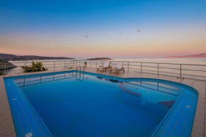 SeaWave Villa I, By Hellocrete